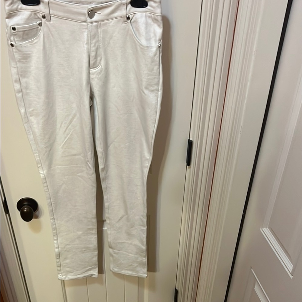 Women's White Pants with a little sparkle to them, Size 6